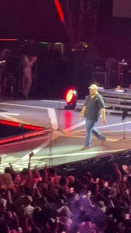 Not Luke Combs slipping on stage! One of thee best concerts ever! #LUKECOMBS #SantaClara @Luke Combs 
