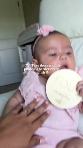 Wait until the end 🤪 i guess we will have to work with what i got  #milestone #fyp #MomsofTikTok #babymilestones #pictures #4monthsold #youngmom #ftm 