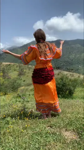 tournage #dansekabyle #ambiancekabyle #kabyle_girl #leskabylesdeparis #pourtoiii #vues 