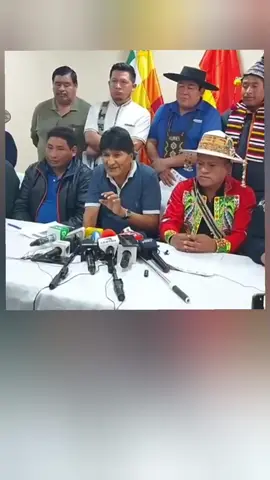 El expresidente Evo Morales brindó su respaldo a las movilizaciones contra el Decreto Supremo 4732 y advirtió que el mismo debe ser abrogado a las buenas, porque las bases podrían rebasar a los dirigentes en el Trópico. El Pacto de Unidad “evista” dio plazo de 72 horas para abrogar esa norma, porque considera que afecta la propiedad privada, al exigir una certificación del Ministerio de Justicia para hacer contratos de compraventa de bienes inmuebles. #politicabolivia🇧🇴 #Bolivia #masipsp💙  #evomoralesayma💙✊ 