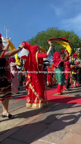 Celebrate cultural diversity through dancing.🫶🏼💃 Colours of harmony🖤💛❤️ Only in Sarawak! A total of 1,245 people gathered in their best colours for record-breaking attempt of 'Most Participants Wearing Ethnic Attire in a Choreographed Dance, organised by Rotary Club of Kuching.👏🏻 #keepborneotalking #stirringupborneo #sarawak #discover #borneotalktravel #exploreborneo #borneo #sarawaktravel #sarawakmoretodiscover #adventure #raonraonsarawak #viral #sarawak #igtravel #viralmalaysia #igtravel #community #rotarykuching #coloursofharmony #bandarayaku #people #dance #dancechallenge #unity #cultural