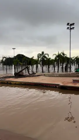 Porto Alegre, Rio Grande do Sul, 20 de maio de 2024. Cenário da Orla do Guaíba!  #portoalegre #riograndedosul #enchente #guaiba #lagoguaiba #orladoguaiba 