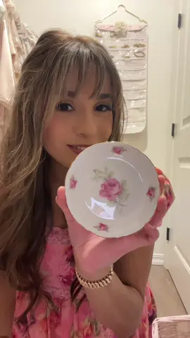 Antique Gift unboxing from the sweetest princess out there @Selena°o°Harrison ✨🧵 #coquette #princesscore #hyperfeminineaesthetic #coquetteaesthetic #antiques #cottagecoreaesthetic #unboxing #thriftfinds #dollcore 