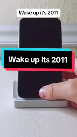 Wake up its 2011. #nostalgia #nostalgic #ipodtouch4 #ipodtouch #ipod #2010s #2010 #2011 #2012 #Tech #oldipod #2010sthrowback #papertoss #stereohearts 