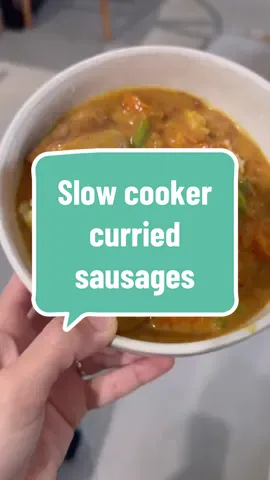 Chilly weather calls for a classic comfort dish! 🍲🍂 Slow cooker curried sausages are about to become your go-to this season 🙌 Ingredients- 12 sausages 2 onions, sliced 2 garlic cloves, minced 2 tablespoons curry powder 1 tsp turmeric powder (optional) 1 can of diced tomatoes 1 cup chicken stock 1 tablespoon brown sugar Salt and pepper to taste 2 carrots, sliced into rounds 1 cup water Handful of green beans (optional) 1 can coconut cream 3 tbsp corn flour #FallFlavors #SlowCookerSavvy #budgetfriendly #easydinner #sausages 