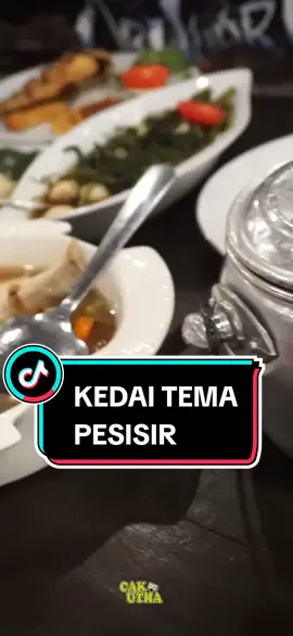KEDAI DENGAN TEMA PESISIR Kedai Sampan Tradisional @kedaisampan.official Jl. Abdul Wahab Syahranie Kota Samarinda Buka Everyday Mulai pukul 11 siang sampai 10 malam #ikanbakar #sopikan #kuliner #samarinda #kulinertiktok #kulinersamarinda #kulinersamarindamurah #kulinersamarindahits #kulinersamarindakaltim #makanansamarinda #makanansamarindaenak #makanansamarindamurah #foodfestontiktok #serunyakuliner 