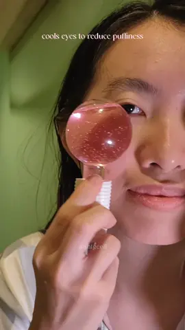 Kathryn Bernardo made me buy it. Ang sarap sa face. Kaysa sa ice or ice packs na natutunaw. Hihi  #iceglobes #skincare #skincareroutine #skincaretips #faceroller #fyp 
