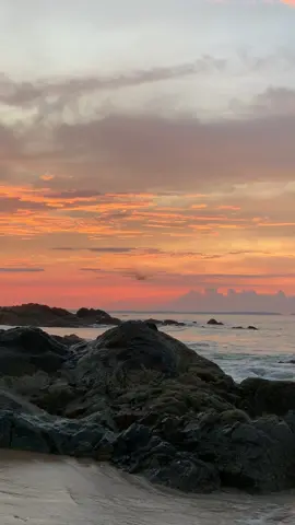 “Sau này khi gặp lại, hi vọng chúng ta đều là những người hạnh phúc.”🌊    #xh #beach #viral 
