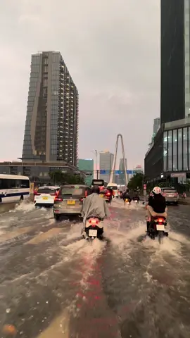 Sài Gòn ngày mưa . #xuhuong #troimua #saigon #saigoncityview 