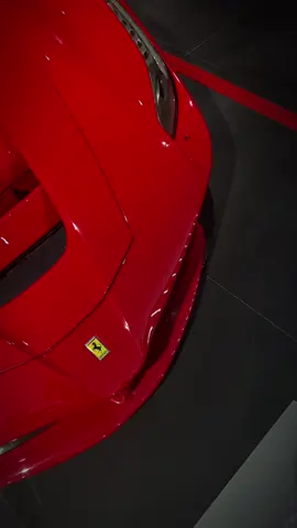 I fell in love🤤 #cartok #carhub #edit #ferrari #laferrari #maranello #inlove #ferrarilaferrari #amazed @Mattia Bettelli 