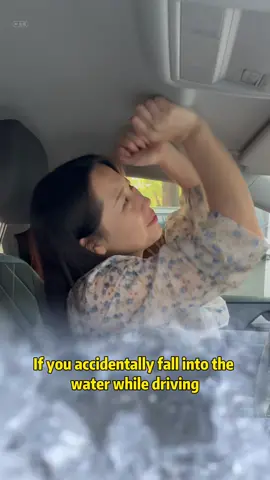 What should I do if my car falls into the water? You must read this, it may save your life#tiktok#howto#cartok#car#automotive #driving #skills #knowledge #fpy #fyp #tips #foryou #carsoftiktok