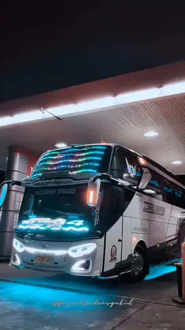 Kajarta dituju #pecelbalap #pecelbalapofficial #pecelbalapradensyahid #busmaniaindonesia #busmaniacommunity #videobus #basuriv3 #davmusicalairhorn #fyp @ANTON @pecelbalap1 @pecel_balap_official 