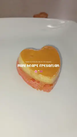 recipe is posted🍓🩷 . . . . #fyp #baking #aesthetic #mexican #fresa #flan #chocoflan #cake #Recipe #Receta #recetas #recetasfaciles #mexicana #comida #postres #parati #trending #latina 