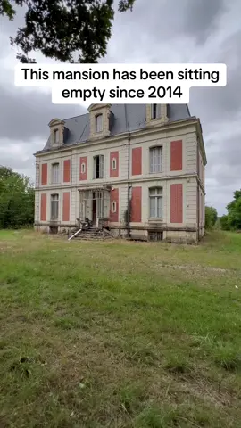 Exploring an abandoned mansion in France that has been sitting empty since 2014. #abandonedmansion #abandonedplaces #urbex #urbanexploring 
