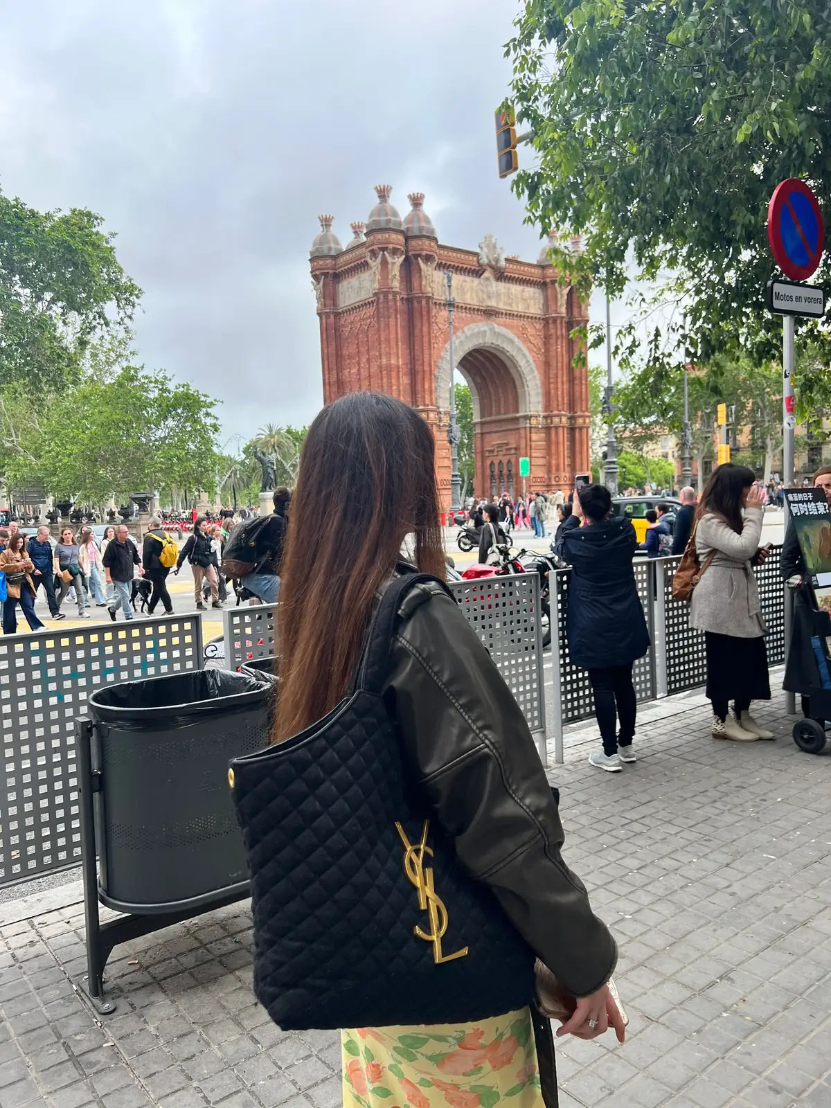 barcelona is my fav city to visit with my bestiebooo 🥹❤️ @afraditeyyyy  #barcelona #girlstrip #spain #shorttripwithfriends #lloretdemar #traveltiktok 