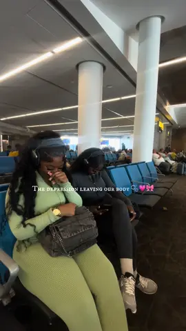 You really be a different type of happy once you enter the airport 😩 #fypシ #fyp #foryoupage #blackgirlluxury #blackgirltiktok #travel #vacation 