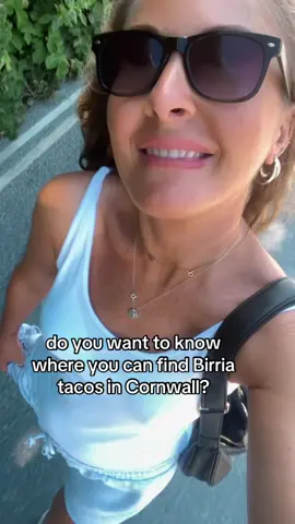 Birria tacos in the sun in cornwall  📍the boat house newquay  Tacos del perto  #foodincornwall #wheretoeatcornwall #cornwall #birriatacos #newquayfood #newquay #girl #foryoupage #explorecornwall 