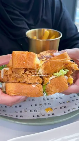 (LEKKER CAFE) BTW it didnt say stuffed 😂 best fried chicken i’ve had a brunch place 🥪 #birmingham #halalfood #halaleats #fyp 