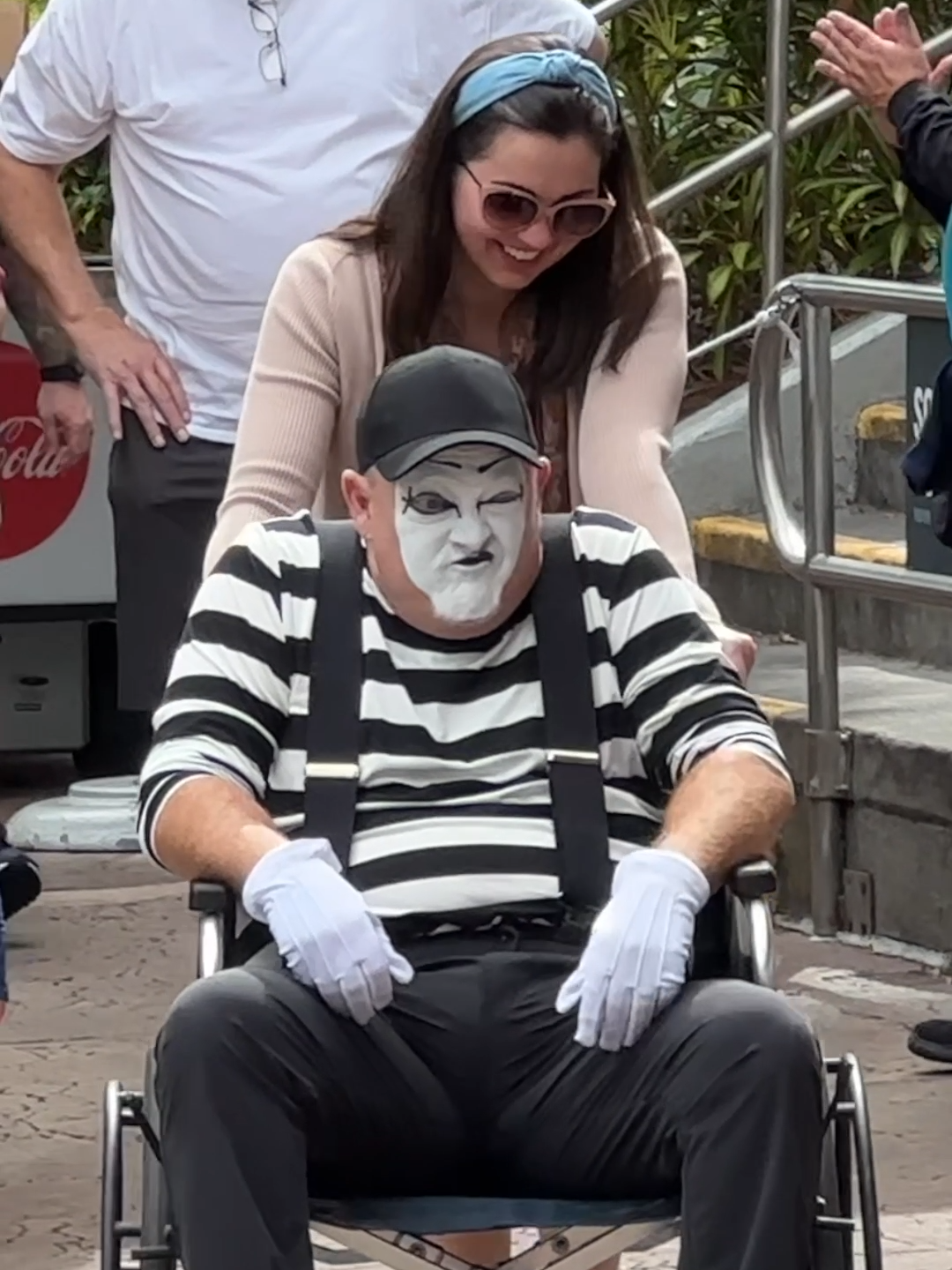 Tom The Famous Seaworld Mime | Top Funny Moments of Tom the Mime #seaworldmime #tomthemime #seaworldorlando #pantomime #mime #totanthemime