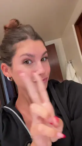 shoutout to this mirror as well as billie eilish!!!!! can’t stop humming this tune 🥳🥳 #random #billieeilish #lol #chatty #foryou #fyp #fun 