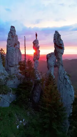 This might be the most spectacular position from which I have ever flown a drone ☺️ Would you climb up here? Of course I was secured with a rope 🪢 #austria #climbing #sunset 