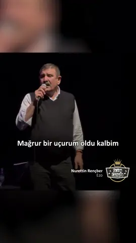 Şehirler arası otobüs yolculuğunda akşama doğru çalar, camdan evlerin ışıklarına bakarak gidersin..