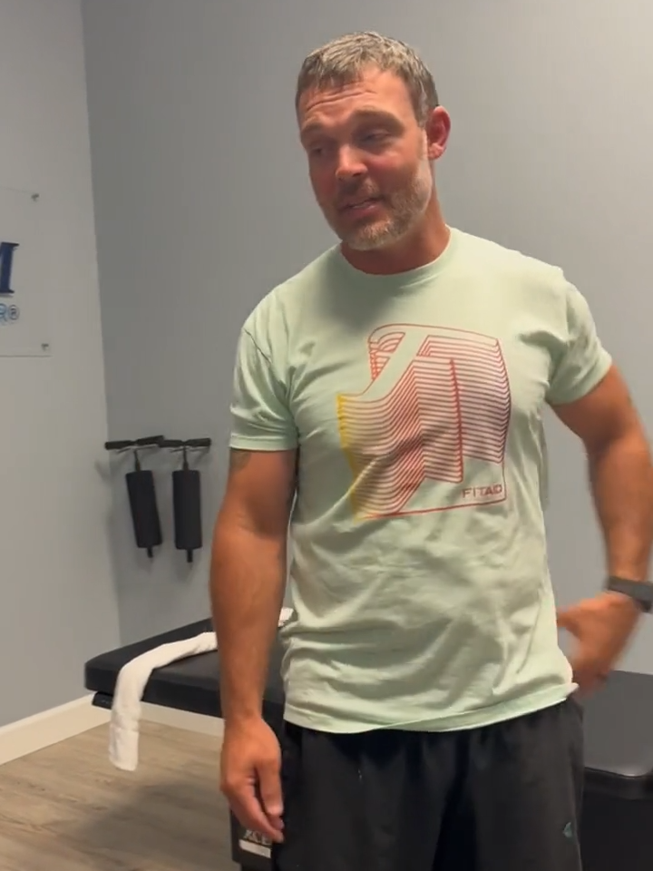 MAJOR CROSSFIT INJURY! POWER SNATCH DAMAGE! #ringdinger #chiropractic #backpain #trending #short #fyp #chiropractor #decompression #pain#unbelievable #amazing #painrelief #neckpain #headache #sciatica #viral #needtoknow #floridaringdinger #beforeandafter #crossfit #injury