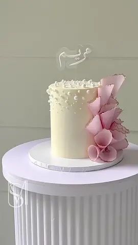 Maryams Birthday Cake.  . . . . . . . #fyp #cake #sanfrancisco #glittercake #bayarea #كيكه #fypシ #cakevideo #pearl #waferpaper #تك_توك 