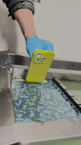 Hydro Dipping IPhone Cover #satisfyingvideo #hydrodipping 