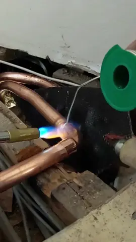 Running new pipework for downstairs radiators 🥰 #asmr #plumbing #toolbag #pipes #tools #cleancopper #plumbertools #pressfit #soldering #copper #handtools #work #DIY #howto #plumber 