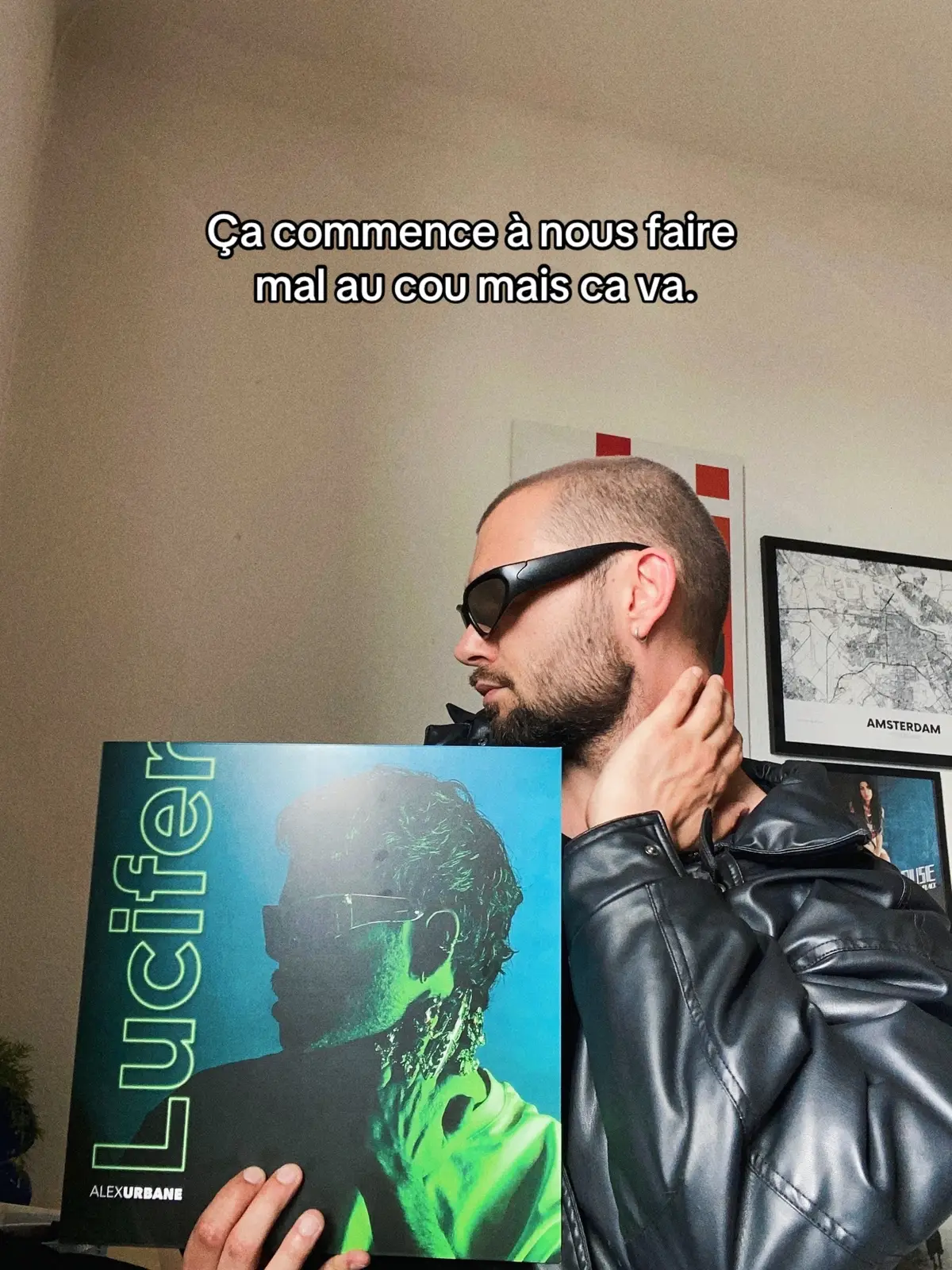 Les haters souffrent pendant que les icones et le public n’attendent que ca. On aura porter ce projet à bout de bras mais à bou de cou aussi 😂🫶🏼 #lucifer #nouveau #projet #meilleurami #bestfriend #relationshipgoals #pop #disque #vinyle #musiquefrancaise #alexurbane