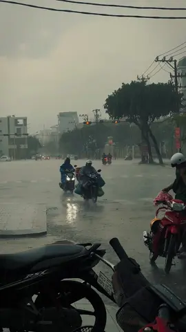 Trời đổ cơn mưa ngâu 🌧️🌧️#hallodanangcity 