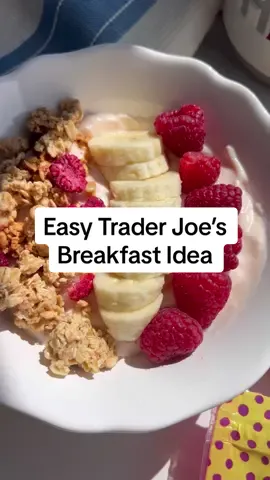 🏖️PASSIONFRUIT GRANOLA YOGURT BOWL🏖️ Make breakfast with me! This is your reminder to pick up Trader Joe’s new passionfruit granola! The flavor is SO good you guys-  it makes me feel like I’m on a tropical beach in Belize.  ✨ Have you tried this granola yet?   #traderjoesmusthaves #traderjoes #traderjoesrecipe #traderjoesfoodreviews #traderjoeshaul #traderjoesnewitems #healthybreakfast 