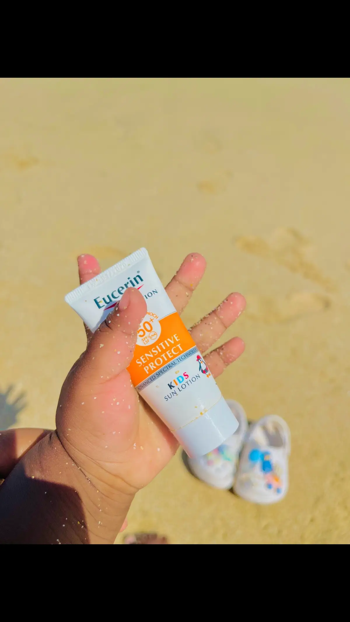 Look at that hand 🥹🥰❤️ please stop growing so fast🥲 #captureeverything  #babylilanga #babysunshine #lilanga #babysunscreen #sunscreen #babyhands #tinyhands #toddlersoftiktok #miniinfluencer #babymodel #brandrepsearch #toddlerlifestyle #captureeverymoment 