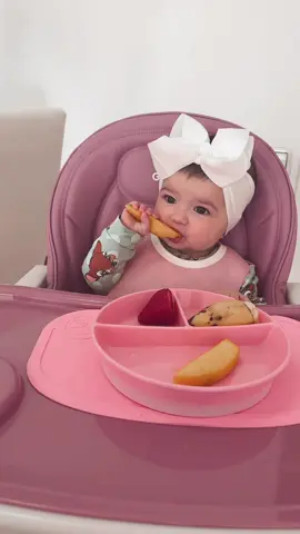 Hemos empezado con el metodo BLW y parece que le gusta todo a ella 😍😂 #parati #destacame #blw #alimentacioncomplementaria #bebe #6meses 