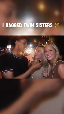 I BAGGED TWIN SISTERS 👯‍♀️ #twinsisters #twins #realsisters #fyp #fypシ゚viral #fyppppppppppppppppppppppp #foryou 