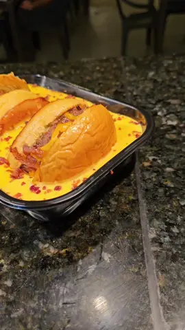 Adictos al queso 🧀🤤 solo aqui en Eds House #cheddar #paraguay #burgerlover 