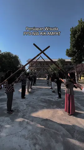 Wisuda kalian kek gini kan?  #fypシ #fyp #videoviral #videotiktok #gurumuda #perpisahan #wisuda #MA #CapCut #konsepwisuda 