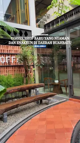 Eps 299. (NEW) Coffee shop baru di daerah buahbatu kota bandung, tempatnya enakeun dan nyaman. Coffee shop memiliki area indooe dan outdoor, menunya juga murah meriah jadi enak banget kalau mau ngopi disini. #cafe #cafebandung #coffee #coffeeshopbandung #kopitigahuruf 