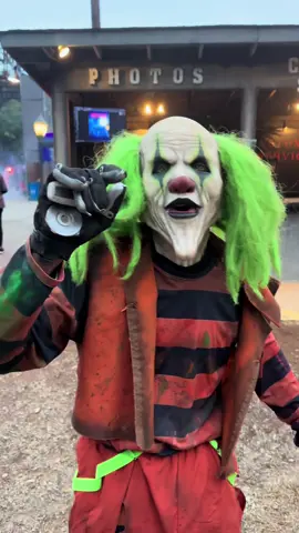 A throwback to one of mt favorite videos to lead to this season! It’ll be hre before we know it! #shakemyhandincharacter #madworldhauntedattraction #madworld #madworld2023 #madworld2024 #spookyseason 