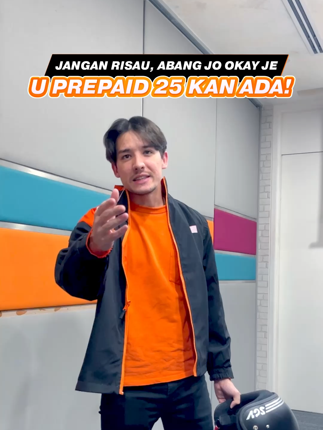 Sampai macam tu sekali Abang Jo kita promote U Prepaid 25 🥲 Tapi relaks guys, dia okay je 👌🏼  Dengan 5G ULTRAPANTAS setiap hari PERCUMA, dapat hotspot tanpa had hanya tambah RM5 je sebulan! Siapa je tak okay? 🤪 So, korang tunggu apa lagi tu? Langgan sekarang ⚡🧡 #PrepaidU25 #UMobile5G #Unbeatable5G