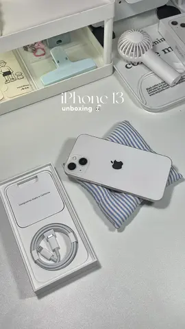 Unbox điện thoại mới 🎱🎧💿🫧#iphone13 #unboxing #review #xuhuong #foryoupage #trending #fypシ゚ #pochubaby 
