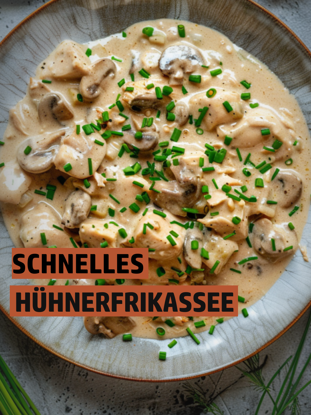 SCHNELLES HÜHNERFRIKASSEE 🧂ZUTATEN (Für 2 Pers.) • 400 g Hähnchenbrustfilet, in feine Scheiben geschnitten • 2 EL Butter • HENSSLERS Gewürzsalz • HENSSLERS Pfeffermix • 1 Zwiebel • 1 EL Mehl • 100 ml Weißwein • 400 ml Gemüsebrühe • 4 Frühlingszwiebeln • 4 große Champignons • 500 g Sahne • 1 unbehandelte Zitrone • 2 EL Crème fraîche • 2 TL HENSSLERS Sojasauce 🍽 ZUBEREITUNG 1. 1 EL Butter in einer Pfanne erhitzen. Hähnchenstreifen hineingeben, mit Gewürzsalz und Pfeffermix würzen und im heißen Fett bei mittlerer bis hoher Hitze kurz anbraten. 2. Zwiebel schälen und in feine Würfel schneiden. Hähnchen mit etwas Mehl bestäuben, kurz umrühren und Fleisch aus der Pfanne nehmen. 3. Dann 1 EL Butter in die Fleischpfanne geben, Zwiebel dazugeben und bei mittlerer Hitze leicht anschwitzen. Etwas Mehl darüberstäuben, mit Weißwein ablöschen. Gemüsebrühe dazugießen. Hitze hochziehen und Gemüsebrühe einkochen lassen. 4. Währenddessen Frühlingszwiebel und Pilze putzen. Frühlingszwiebel in Ringe und Pilze in Würfel schneiden. 5. Sahne in die Pfanne gießen. Mit Gewürzsalz würzen. Lauchzwiebeln und Pilze dazugeben, Sauce kurz einkochen lassen. Fleisch dazugeben. 6. Zitronenschale darüberreiben. 2-3 Spritzer Zitronensaft und Crème fraîche dazugeben und unterrühren. Frikassee anrichten und mit Sojasauce beträufeln. #hühnerfrikassee #kindheit #hensslers #hensslersschnellenummer #rezepte #schnellerezepte #sojasauce