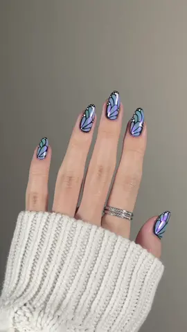 easiest chrome application of my life😩🦋💙✨ using @Le Mini Macaron  Stardust Pink Euphoria Fleur Bleue Gel Mani Kit Licorice Milkshake Gel Shine Top Coat code HEAJI15 to save - link in bio *sponsored #butterflynails #butterfly #blue #chromenails #chromeshift #summernails #gelnails #nails #nailart #내일아트 #esmalte #nailinspo #naildesign #nailgoals #nailideas #beautifulnails #trendy #beauty #nailtech #satisfying #leminimacaron #esmaltação 