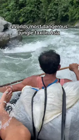 would you take this jungle taxi home? 🇮🇩 #indonesia #jungle #rafting #sumatra 