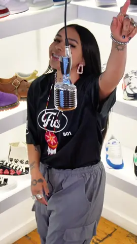 Hottest native artist 🥵🔥 #fyp #artist #stellastandingbear #nativetiktok 