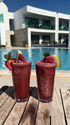Nothing beats refreshing drinks by the pool 🤤 #turkey #watermelon #juice #cocktails #mocktails #pool #holidaycountdown #holidaytiktok #travel #bodrum #hotel #smoothie 