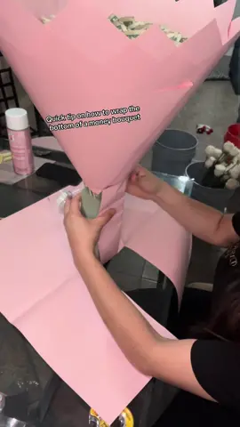Quick tip! Un tip rapidísimo! #dinero #money #moneybouquet #ramodedinero #floristoftiktok #florista #az #arizona #mesaaz #graduation #tutorial #bouquettutorial 