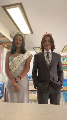 Todo villano pierde su maldad con la chaparrita correcta #alexnavejar #alex #fypシ #dancingqueen #cbtis54