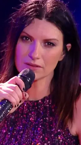 YA SABIA QUE NO LLEGARIA, YA SABIA QUE ERA UNA MENTIRA 🥲❤️‍🩹 #amoresextraños 😌💖 #LauraPausini 👈🏻 #capcut #amores #romantico ❤️ #TelaDedico #ParaTi 💘 #letras 🎶 
